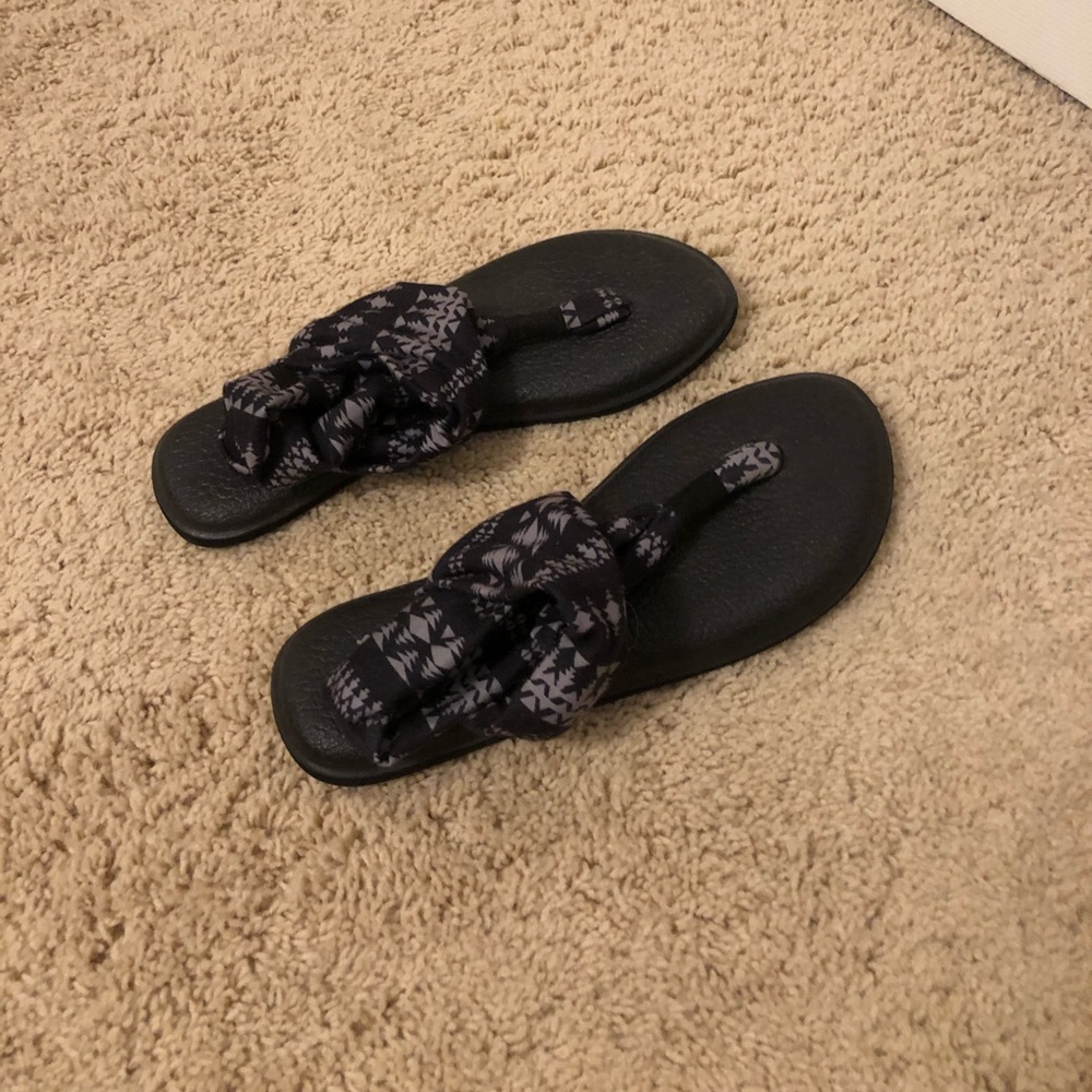 Sanuk yoga mat sandals